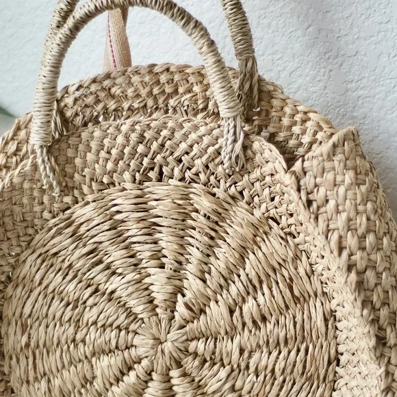 Hand Crafted Natural Straw Handbag - Picture 5 of 8